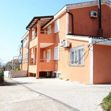 Apartment Eni *